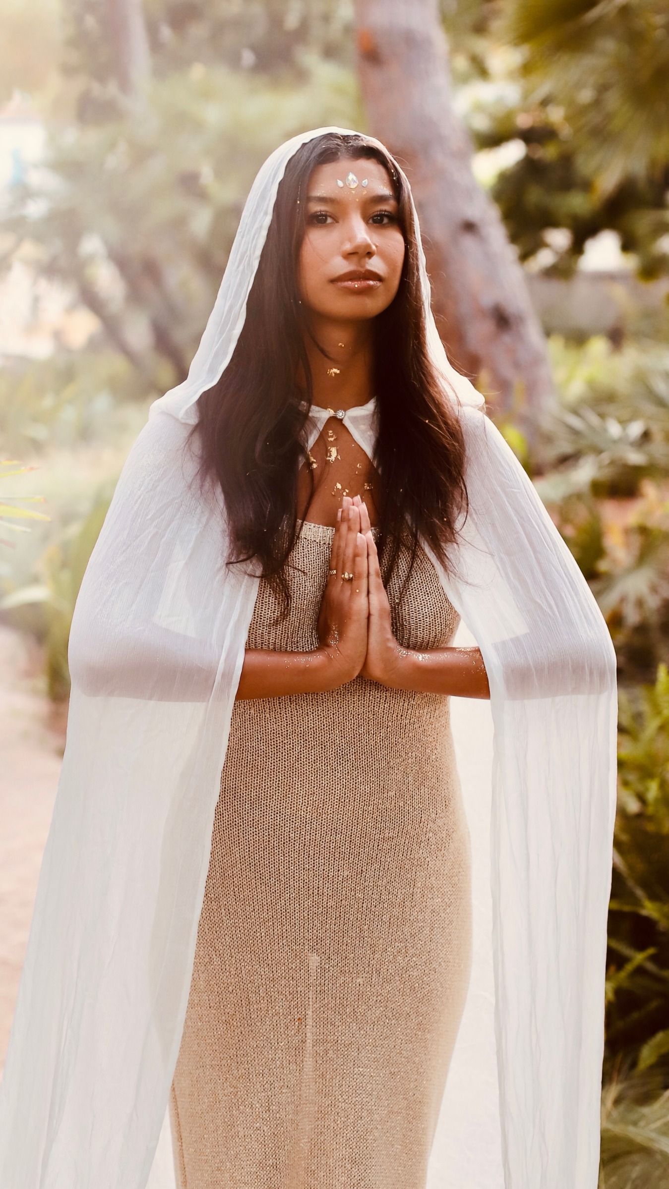 Portrait in white with a veil